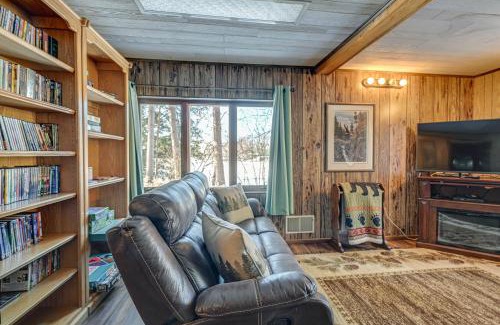 Townsend House | Lakefront Townsend Cabin with Fire Pit and Dock!
