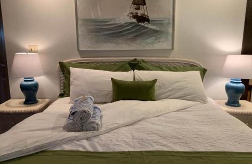 Village of Four Seasons House | Lakefront Treetop Village 3bd3badeckpool-6pp