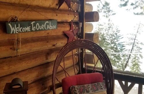 East Shore Cabin | Lakefront views! Rustic Log Cabin Getaway