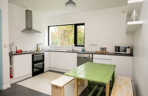 Corofin House | Lakehouse Art Deco retreat