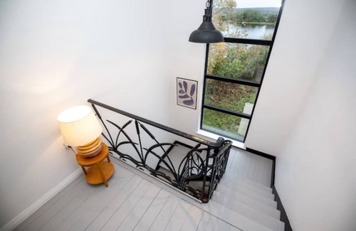 Corofin House | Lakehouse Art Deco retreat