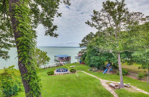 West Livingston House | Lakehouse Hot Tub, Waterslide, Game Room and Kayaks