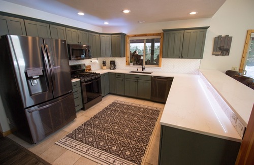 Wagon Wheel House | Lakehouse- Private Dock, Fireplace, Hottub, Firepit, Canoes, Bikes, Paddleboards