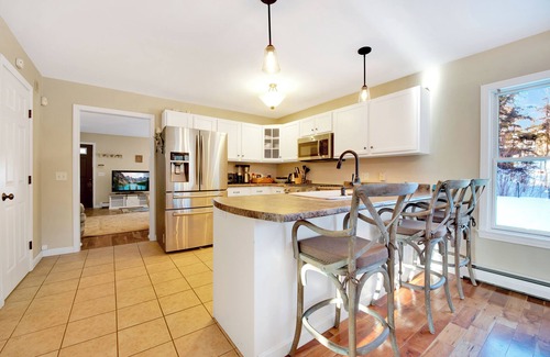Williamsville House | Lakes and Hiking Summertime - Spacious 4-bedroom Pet Friendly Home