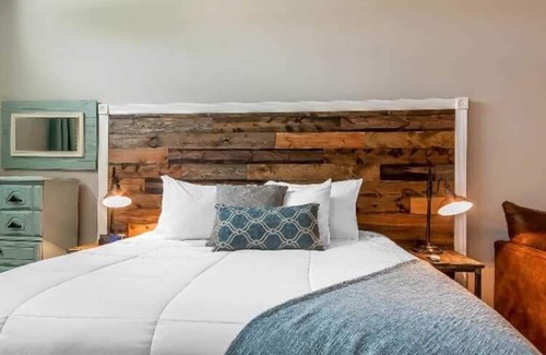 Pelican Rapids Hotel | Lakes Inn at Dunvilla