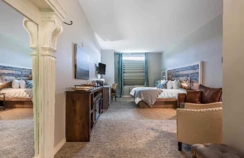Pelican Rapids Hotel | Lakes Inn at Dunvilla