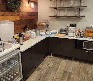 Pelican Rapids Hotel | Lakes Inn at Dunvilla
