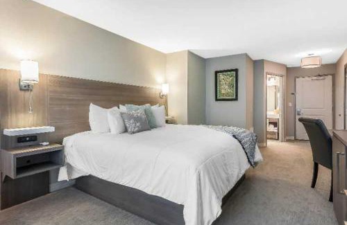 Pelican Rapids Hotel | Lakes Inn at Dunvilla