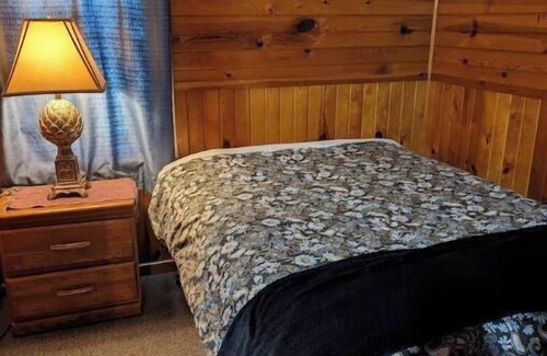 Faribault Cabin | Lakeshore Cabin @ Winjums