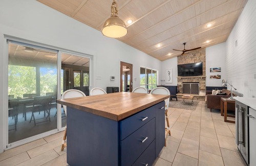 Spicewood House | Lakeshore Oasis-Private Dock-2 Homes in 1!