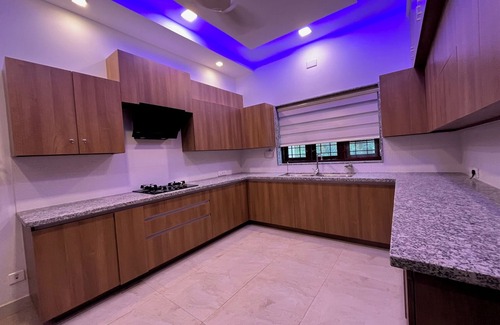 Thanneermukkom Villa | Lakeshore Premier Serviced Villa - Room Near Lake Vembanad!