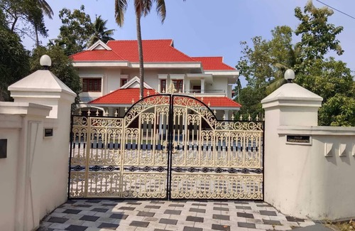 Thanneermukkom Villa | Lakeshore Premier Serviced Villa - Room Near Lake Vembanad!