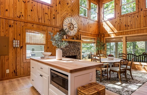 Silver Point House | Lakeside 3 BR Retreat - Huge Decks, 1 mile from Hurricane Marina & Beach