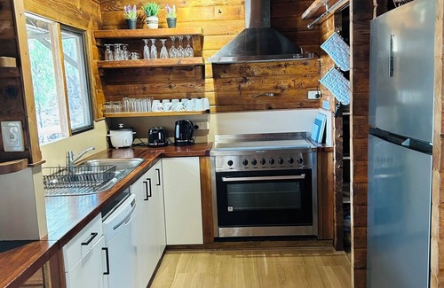 Taylor Bay House | Lakeside Abode at Taylor Bay | Lake Eildon