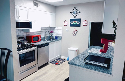 Cumberland Apartment | Lakeside Atlanta Retreat - Many Amenities!