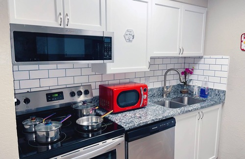 Cumberland Apartment | Lakeside Atlanta Retreat - Many Amenities!