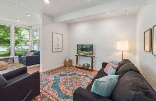 Monticello House | Lakeside Bliss Wonderful Lake Views and Access