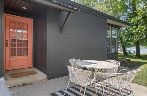 Monticello House | Lakeside Bliss Wonderful Lake Views and Access