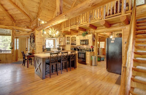 Lakeside Cottage | Lakeside Cabin on 2 Acres w/Fire Pit + Hot Tub!