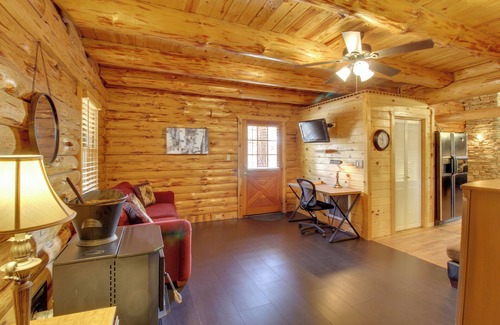 Lakeside Cottage | Lakeside Cabin on 2 Acres w/Fire Pit + Hot Tub!