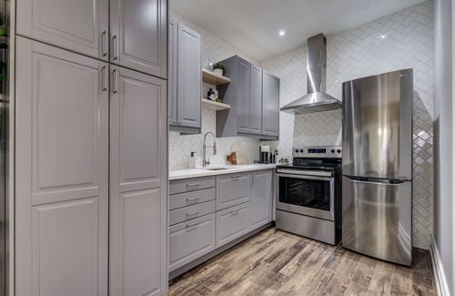 Brechin House | Lakeside Escape 3-Bedroom Bungalow with a Hot Tub