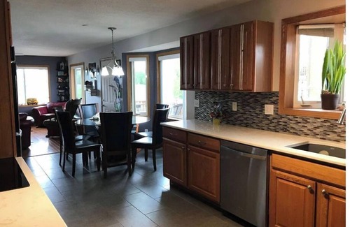 Hartford House | Lakeside Getaway Just West of Sioux Falls
