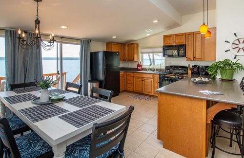 Seneca Falls Cottage | Lakeside Getaway - Modern Living At The Lake's Edge