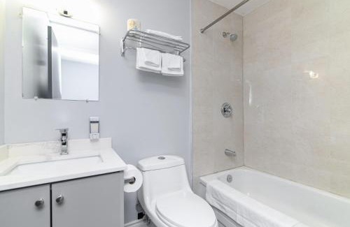 Cloyne Hotel | Lakeside Inn