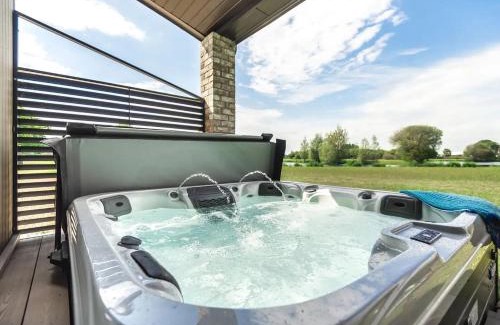 Sturminster Marshall Apartment | Lakeside Lodge by Grandeur Property
