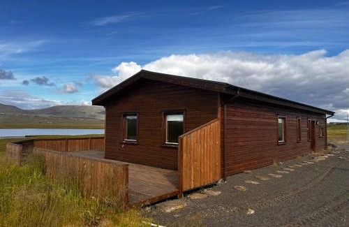 Hvammstangi Cabin | Lakeside Lodge at Sindrastaðir, Lækjamót