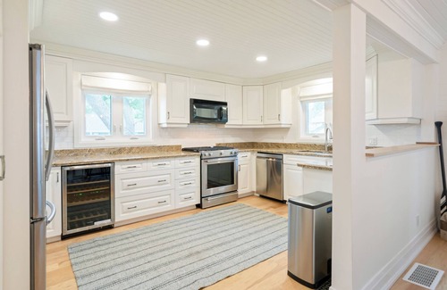 Fort Erie House | Lakeside Paradise