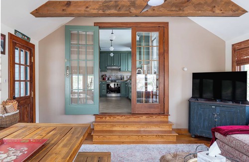 Pine Plains House | Lakeside Peninsula Escape
