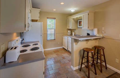 De Soto Villa | Lakeside Private Villa | 5-Hole Golf On-Site
