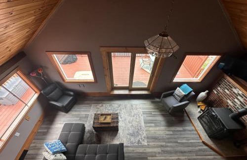 Rindge House | Lakeside Retreat - HOT TUB, Swimming, Boats