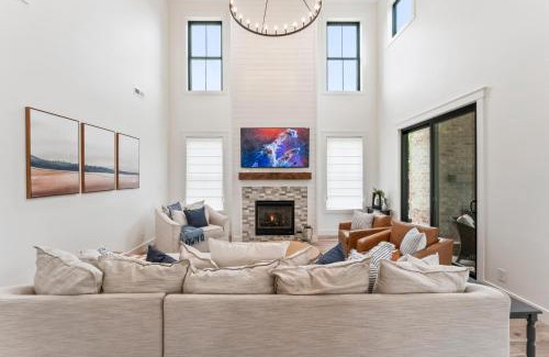 Harriman House | Lakeside Retreat