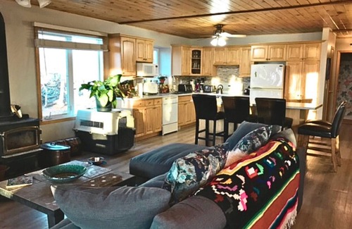 Saint Laurent House | Lakeside Retreat w/panoramic lake views, swim spa & Yoga/Meditation/Art studio