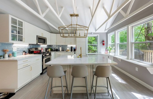 Barrington House | Lakeside Serenity! 3BR/2B Lake Front Retreat with Stunning Views