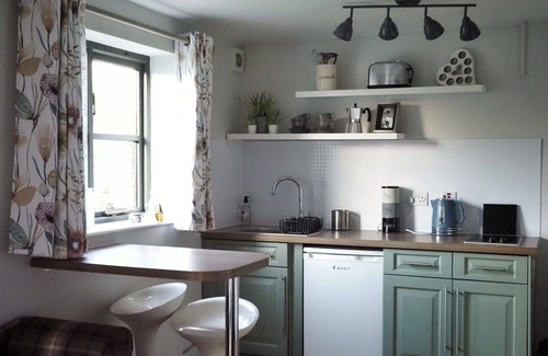 Bedford Apartment | Lakeside Studio, pet friendly