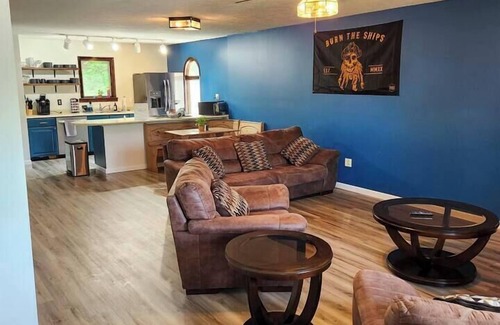 Cheat Lake House | Lakeside Townhouse close to highways & town center