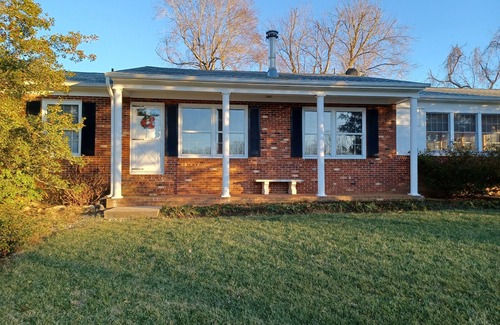 Ruby Cabin | Lakeview Cabin 12649 Wagon Trail Goldvein, VA 22720