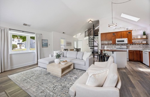 Manteno House | Lakeview Estate