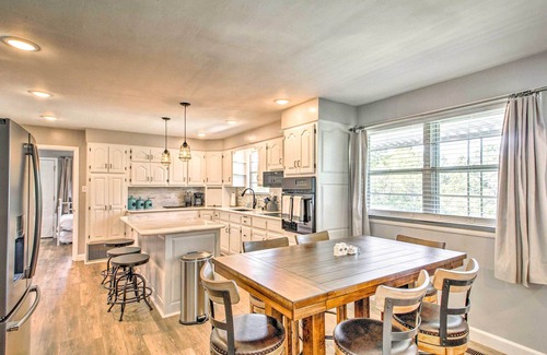 Lakeview House | Lakeview Home - 1 Mile from Bull Shoals Lake!