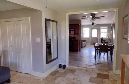 Navarre House | Lakeview home in quite neighborhood