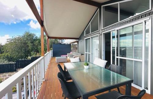 Preston Beach House | LakeView Retreat, 3x2, pet friendly, sleeps 8, 4WD & fishing