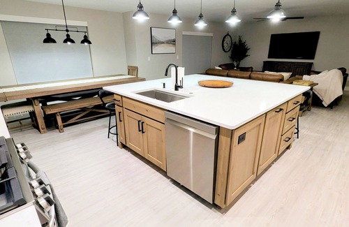 Sweetwater House | Lakeview Retreat-Home overlooking Bear Lake Sleeps 30 w/Ideal beach/pool access