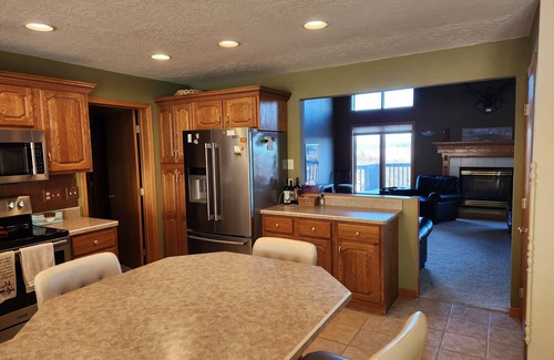 Crofton Cabin | Lakeview retreat with room for the whole family!