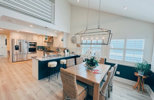 Horton Shores House | LaLa`s Beach Getaway - Spacious 5-bedroom house in charming New Smyrna Beach