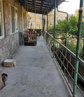 Sanahin House | Lalvar