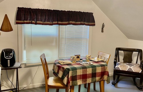 Lamoine Apartment | LAMOINE FALL DISCOUNT- 10% off 7 or more nights in effect September 1st !