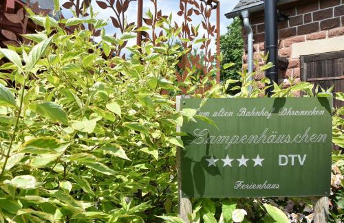 Dhronecken House | Lampenhäuschen